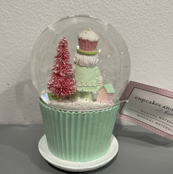 Christmas Cupcake Snow Globe Pastel Colors Musical Candy Land Theme Hoilday - Picture 14 of 14